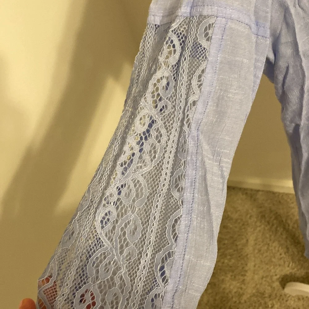 Crotchet detailed blouse - Picture 2 of 4